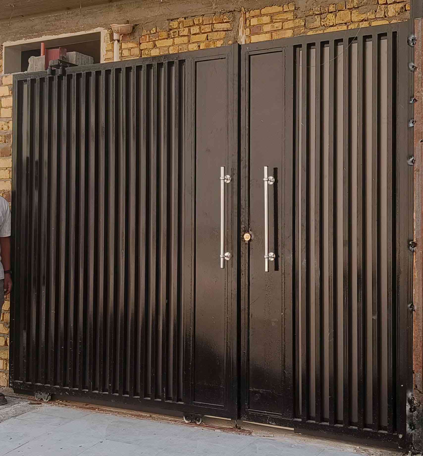 معمل حدادة الاخوين العنوان الدوانيه قضاء السدير السياحي قرب المجزره نعمل كافة انواع  الحداده حسب الطلب *********** يوجد واتساب
