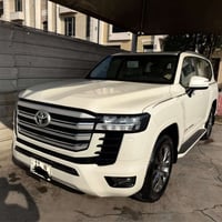 لاندكروز 2024 ( SAS)  GXR رقم بغداد ماشيه 11000 الف كيلو فقط بدون صبغ ...