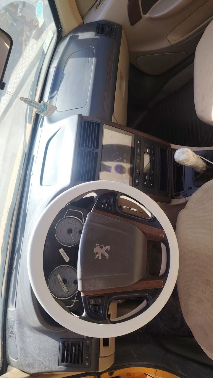 سلام عليكم افلح من صلا علا محمد وال محمد بيجو بارص. مديل 18 للبيع سيارة جديدة مكفولة لا ضربة ولا صبغ ولا بارد  تخم تاير جديد  مكينة لا تبخير ولا تنقيص تدفئة تبريد كهربائياتها كلها شغالة سنوية 2030 رقم جديد مشط جديد حدادية جديدة شاشة منضومة زنون  سيارة جاهزة علة اخر حباية  هيئة وغرامات مصفرة سعرها 58 وبيها مجال بسيط ***********
