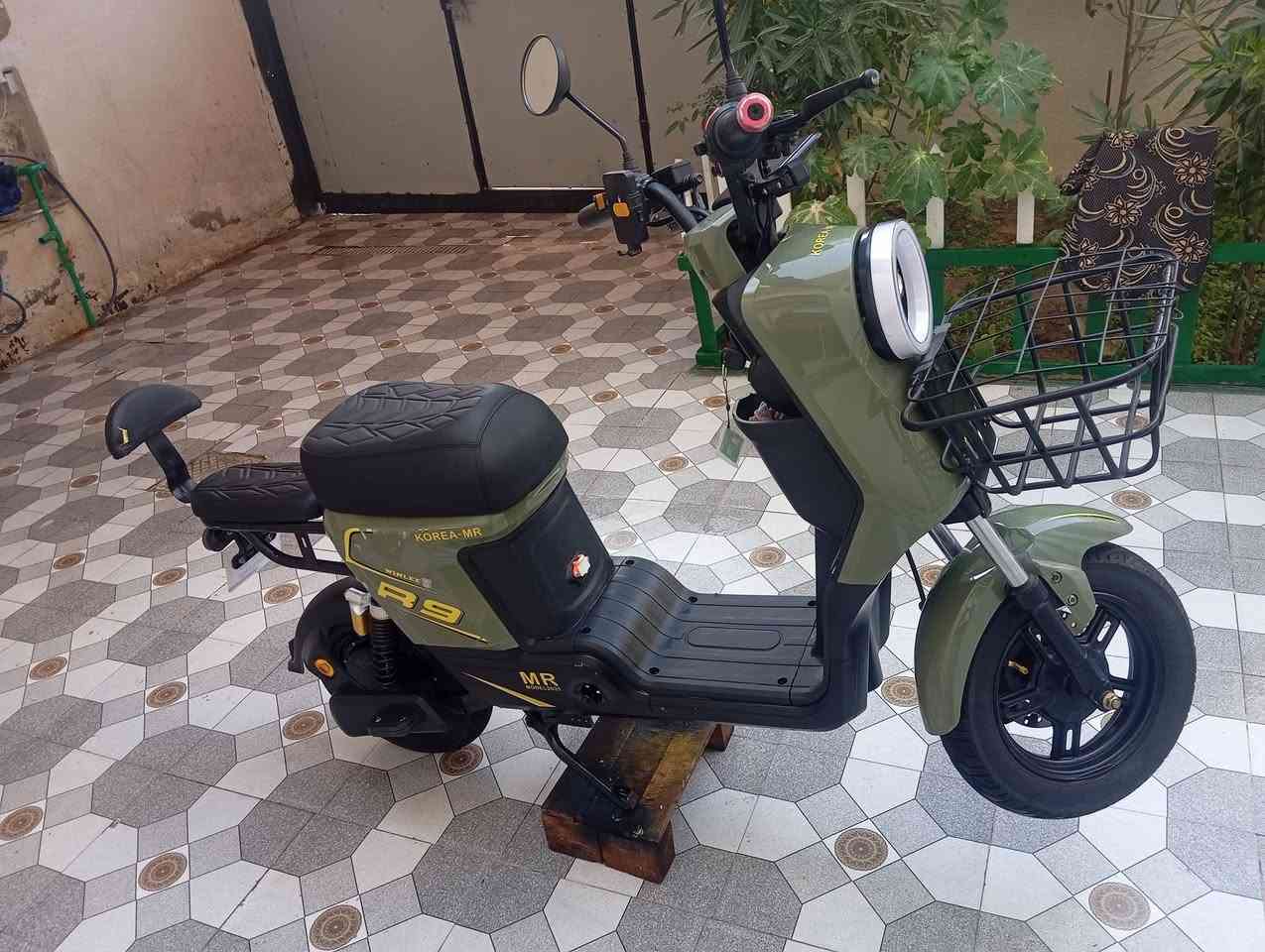 سلام عليكم دراجه R9 للبيع دراجه جديده بمعنه الكلمه
موديل الدراجه 2025 بطاريات 5دبل 32 انبير 
دراجه كهربائيات كله شغاله لايت عالي ناصي بلوثوث نظام سرقه سويج وكارت تايرات جدد دراجه ما نقصه شي سعر 385 مكان البصره ابو الخصيب الاتصال ***********
