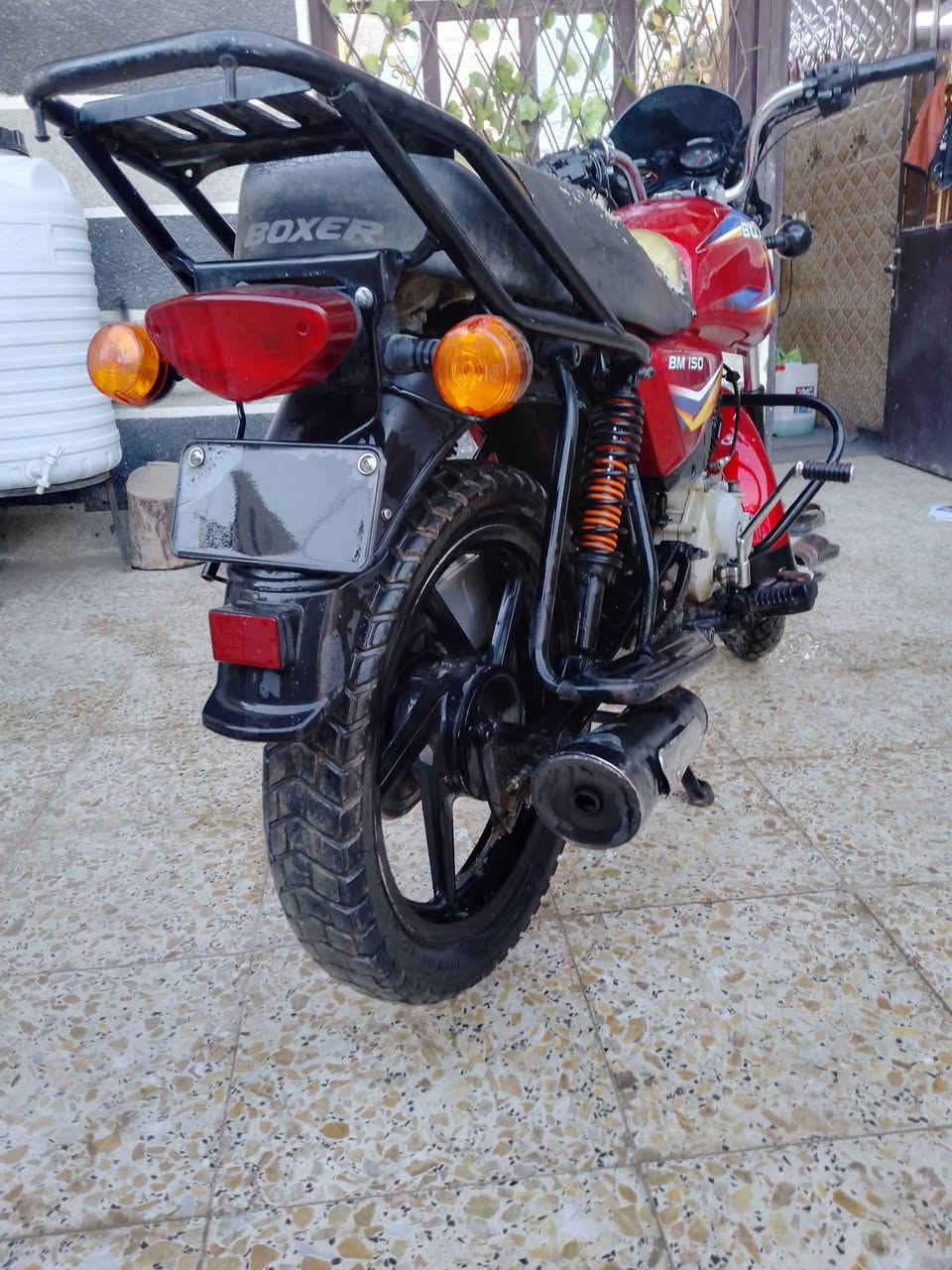 السلام عليكم بوكسر للبيع  دراجه نظيفه فول مواصفات
تجفيت  شركه جديد ما صار لها شهرين 

مكان بغداد الحسينيه دراجه بدون اوراق 

بس مكاتبه مكفوله من السرقه كهرباتك كلها شغاله دراجه ما بيها نقص بس الدوشم الكشن 

سعر 700 ابيها مجاني 
هذا رقمي***********
