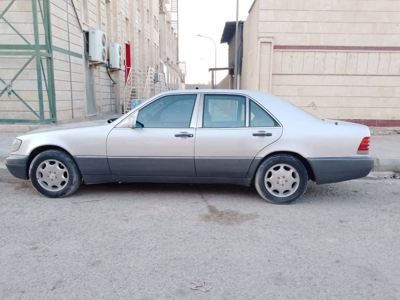 🖐️ السلام عليكم 🖐️
🇩🇪 مارسيدس : 👻 شبح (s300)
    موديل 1993
  (للبيع  او مراوس )
🇮🇶رقم  : بغداد الإنكليزي بأسمي 
       (هزة قبل شهر)
      (مكينة: كفالة
( مكينة 3000 فيفتي ام القبق الاسود ) 

منضومة زنون جديدة 
        (6سلندر ) خير من الله 
   =سيارة جاهزة وين ما يعجبك تطلع =
🩸 مصبوغة الجمالية فقط🩸
🛠️ مكفولة من الضربة🛠️
⚡ كهربائيات شغاله 
💸 السعر53  وبيهة مجال ALi Kareem 
 💸
🏫( مكاني.)بابل او بغداد

***********

