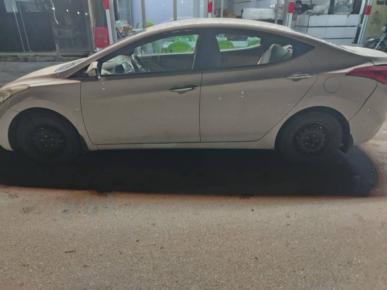 اللنترا للبيع موديل 2014  مضلع. نجف  محرك 1800 
بيه طخات السعر 95 وبيه مجال للإستفسار الاتصال ع الرقم ***********
