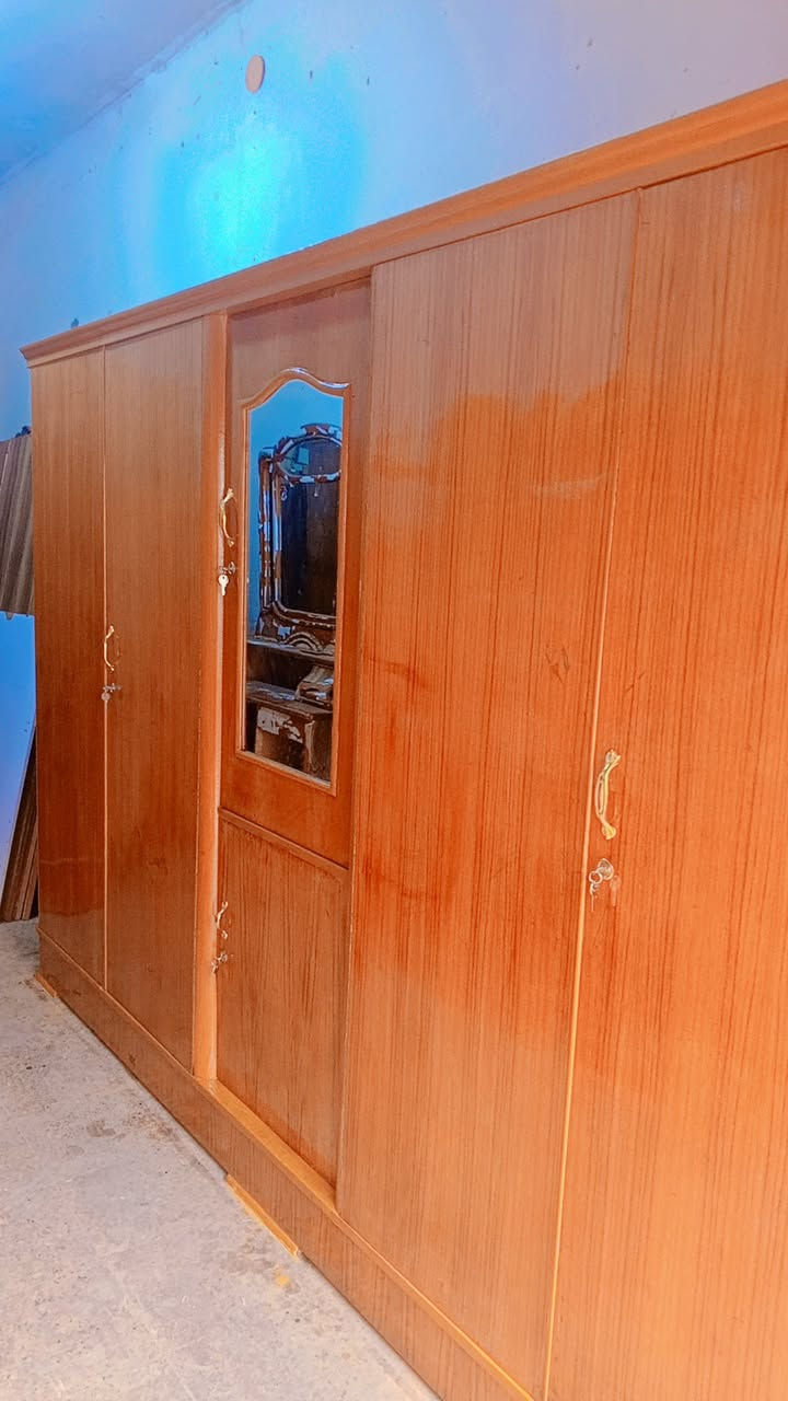 سلام عليكم كنتور 5 ابواب نضيف  للبيع سعر 225 الف العنوان النجف شارع المدينه للاستفسار اتصل 
‏‪***********
