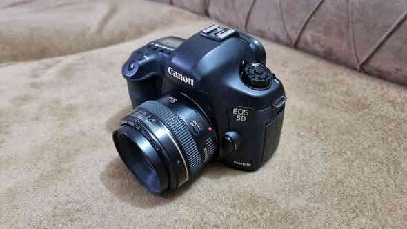 كانون 5D مارك3 وياهه عدسه 50m فتحه1/4
الملحقات
بطاريا حزام كارتون شاحنه 
بغداد الحسينيه 
***********
