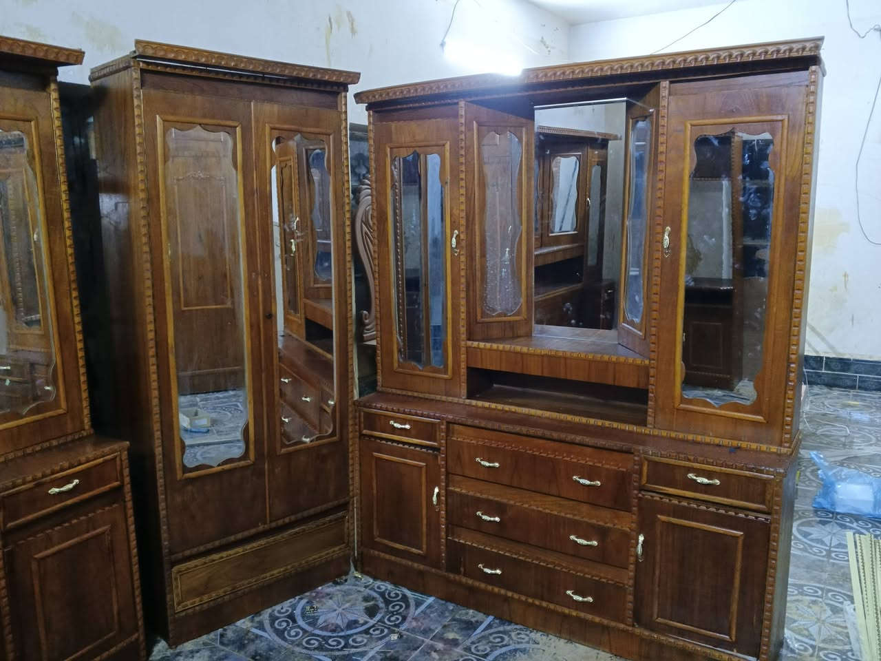 سلام عليكم توجد غرفت نوم للبيع صاج السعر 750 بيها مجال العنوان قضاء الرمانه لاستفسار علا هاذ الرقم ***********
