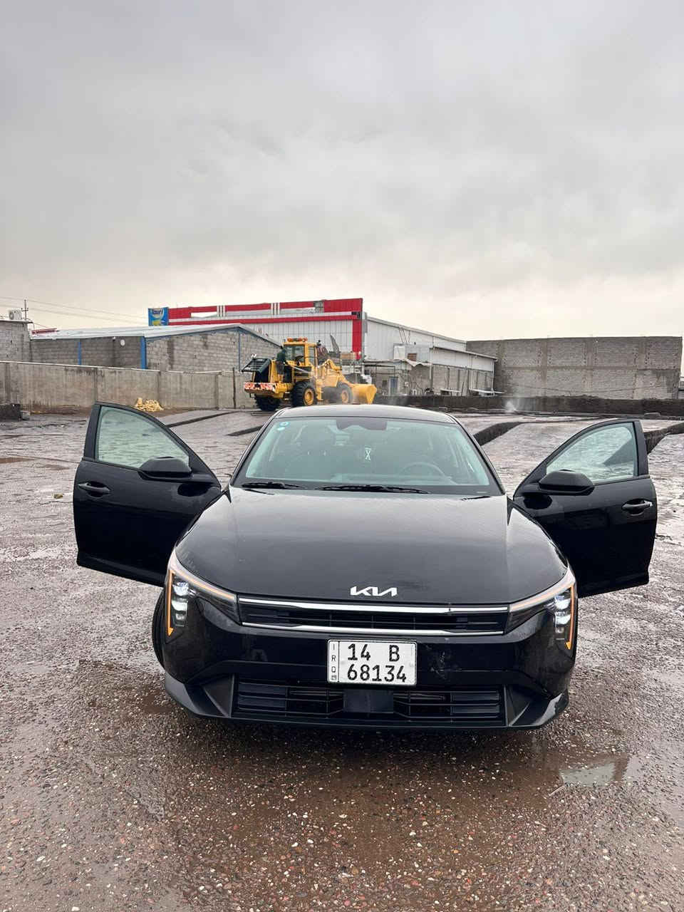 كيا 2025 K4 محرك 2000 cc دوش لون اسود
السيارة بحالة الوكالة ماشية 7500 مايل يعني اخت  زيرو/مواصفات نص فول / بصمة /تشغيل عن بعد /

نظام ترحيب / شاشة كبيرة /عداد دجتل متصل /

انظمة قيادة نورمال /سبورت /رادار امامي جانبي خلفي / قيادة ذاتية / صندوق ذكي بصمة / بصمة ابواب /اوتو هولد / هند بريك بصمة / بجم لد / صندوق لد /حادث سطحي خفيف جدا بدون دواخل

بدون شخوط بدون رصعات كما موضح بلصور .
ترقيم جديد والرقم شهداء 

مكان السيارة البصرة الزبير 
السعر 165 وبي مجال
الاستفسار على هذا الرقم 
‏‪***********
