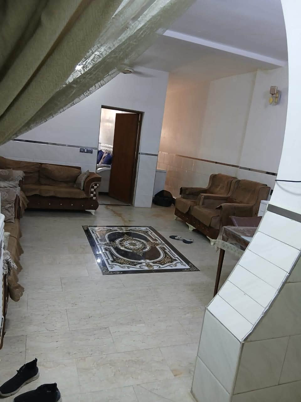 السلام عليكم 

بيت للبيع مساحة 100م الواجهة 5 النزال 20 بناء 

سنة 2022 الطابق الأول أستقبال +صالة + حمام + غرفة نوم 

الطابق الثاني غرف كبيرة عدد 2 +صالة 

 العنوان : البلديات شارع الحشد منطقة 3الأف 

السعر 335مليون 

للأستفسار ***********
