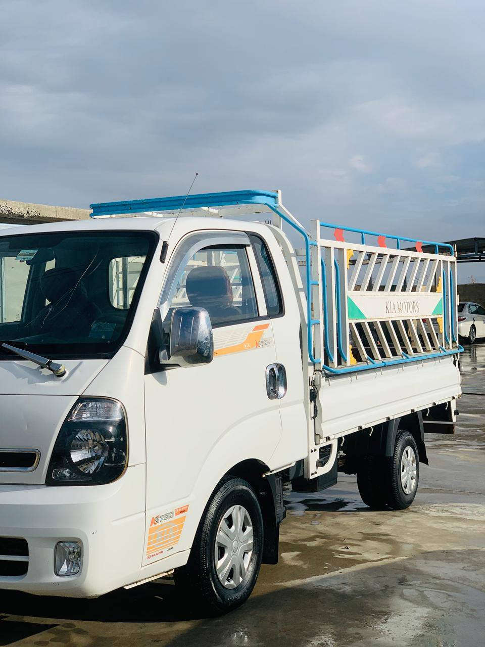 سلام عليكم
للبيع كيا حمل 2018 مكفوله كفاله عامه
السعر  125 وبي مجال قليل
الاتصال ع الرقم
***********
