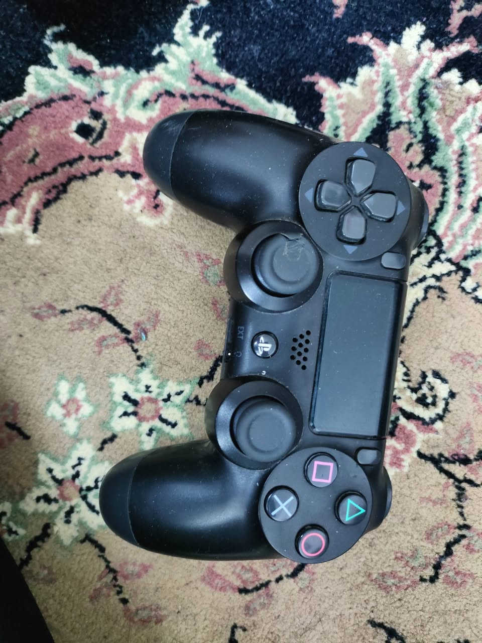 سلام عليكم
بلي 4 سلم 
ذاكره 500 
نضام 13.2 
ملحقات الجهاز 
كيبل HD
كيبل تشغيل الجهاز 
كيبل شحن الجوستك
جوستك وحده
وقرص جيتي اي 5 
البلي مفتوح تنضيف مدخل القرص بس هاي 
مكاني بغداد حي الجهاد 
رقمي ***********
سعره 200 مع الملحقات والقرص
