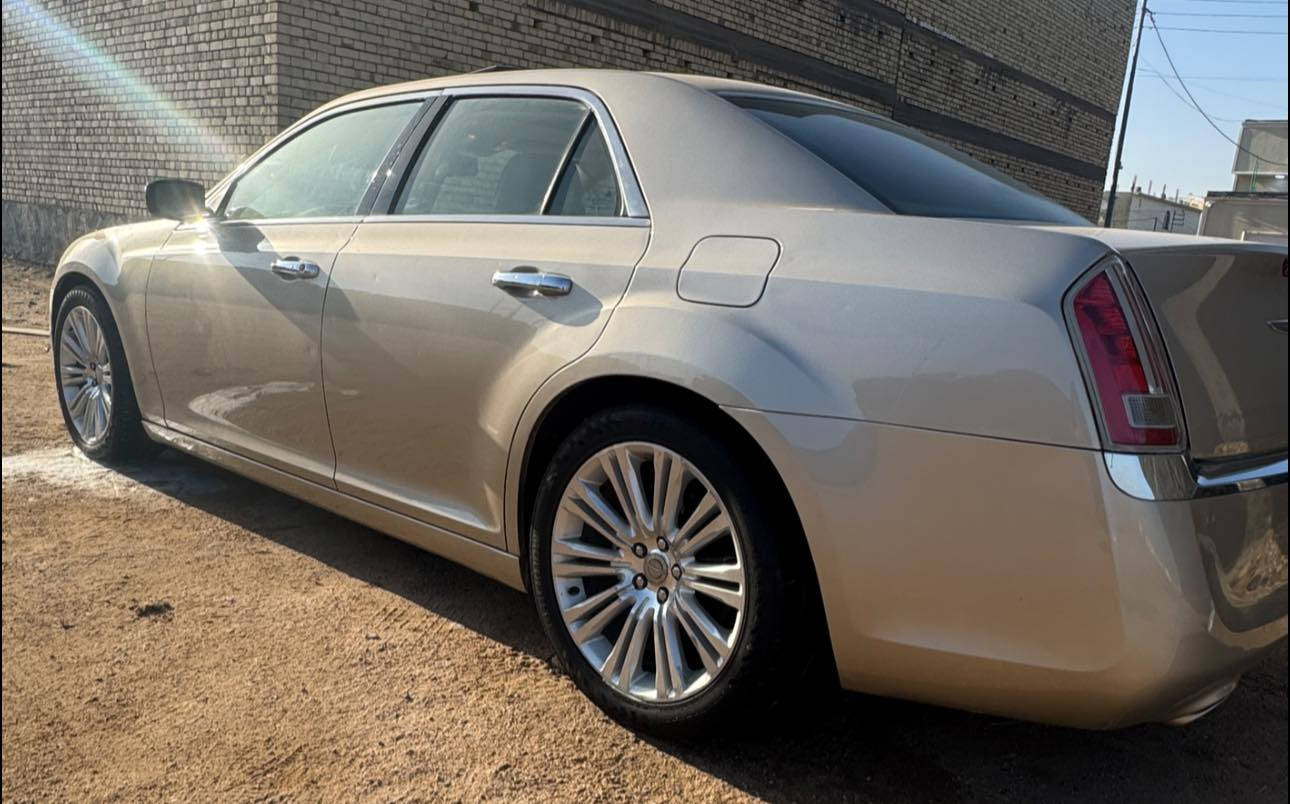 سلام عليكم اوبامة حديدة بدون رقم  2013 وارد خليجي فول موصفات 1/1 محرك 6 سلندر تو ويل  كفالة ضربة كص فتح السيارة جديدة كارتون العنوان البصرة ***********
