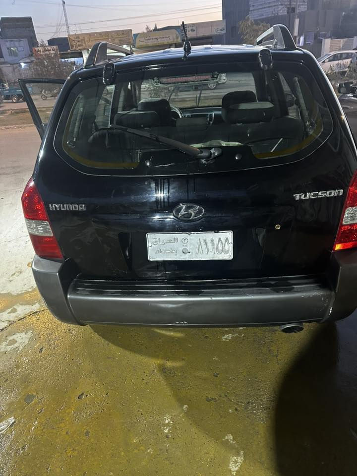 توكسان ٢٠٠٨ رقم بغداد الجديد بيها جهت السايق جارده مصبوغة بالسابق وبيهانقص شغلات بصيطه يرادلهن تبديل مكان السياره الحله سعرها ٩٠ ورقه وبيها مجال بصيط للاستفسار   ***********
