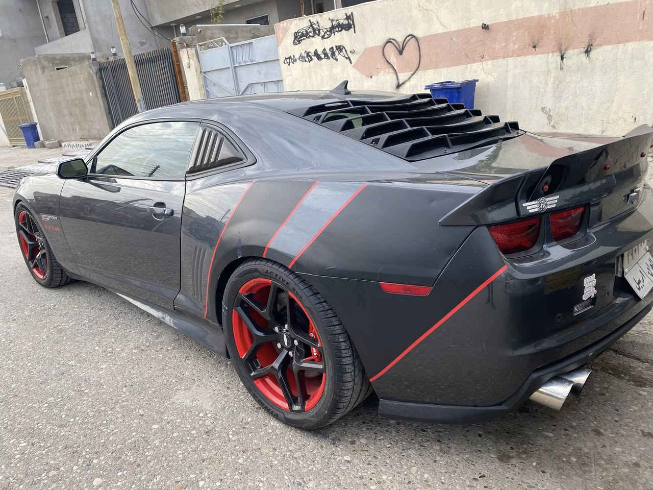 كمارو موديل 2010فول فول بيها مكانين صغار صبغ كير محرك شرط v8شرط تحويل او وكاله سعر خاص ما متواجد على الفيس هاذه رقم التليفون ***********
