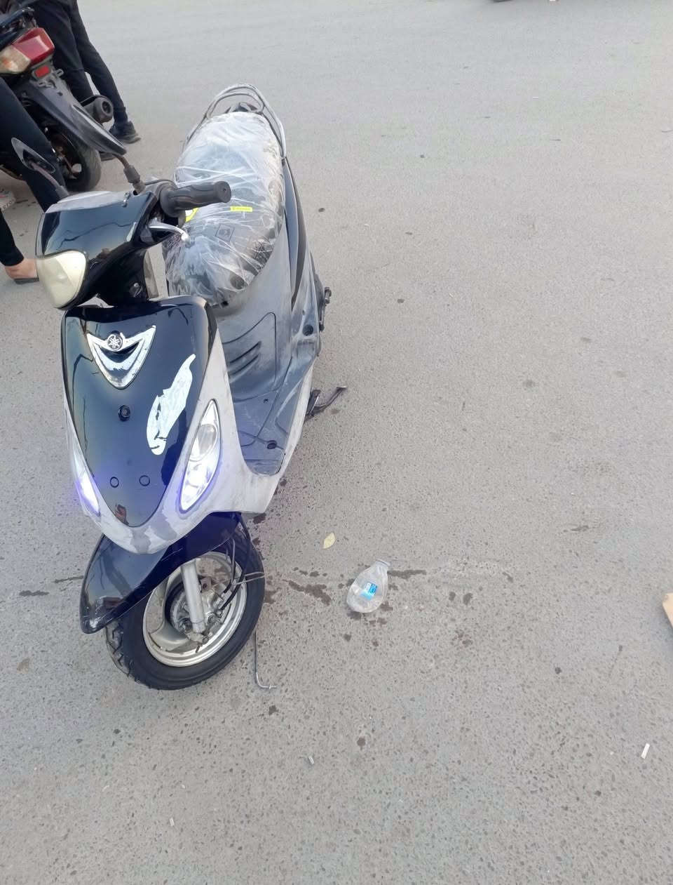 اسلام عليكم شلونكم شباب دراجه ماكس منغولي للبيع. دراجه جديده مناقصهه بس قفل صندوك وباتري ظعيف. مرات تشتغل سلف مرات هندر واحد شلعه ومعدل تخبل. كفرات البلادي مختم ختم واحد شراي يتصل. ...***********...سعر... 450...وبيهه مجال حك جيه. مكاني شعب ...
