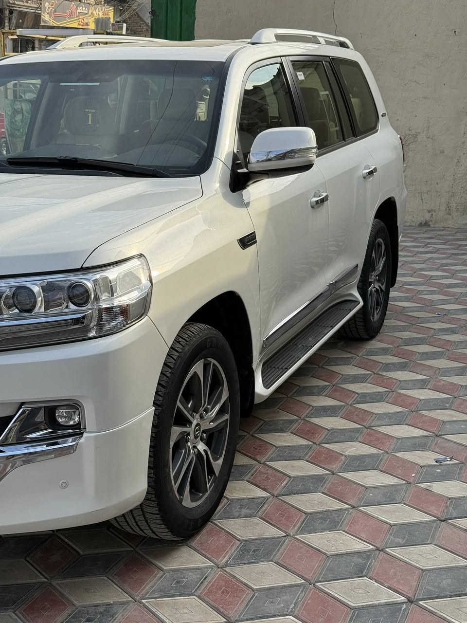 السلام عليكم
لاند كروز 2020 ساز باب اول
كفاله عامة من الصبغ والضربه  
ما عدا ملاحظات ذاكرهن بالصور
محرك 6 سلندر 
رقم أربيل ماشيه 62 ألف
بأسمي السيارة 
فتحه 
دفع رباعي
كشنات إماميه كهربائية 
مري قلاب
وباقي المواصفات معروفه 
تخم تاير جديد شاد الها
 السعر 530ورقه ، 5 شداد و30
مكان السياره بغداد الشعب
***********
