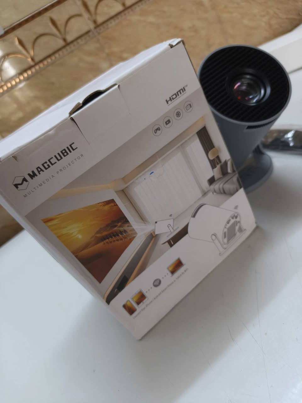جهاز داتا شو ( جهاز عرض ذكي) HY 300 Pro يمتاز الجهاز بواجهة وسائط متعددة عالية الوضوح HDMI ب 36 فولت ب 1 أمبير. التوصيل بالهاتف الذكي أو الجهاز الوحي ( إيفون - أندرويد) عبر شبكة الواي فاي  .. للتواصل واتساب ***********
