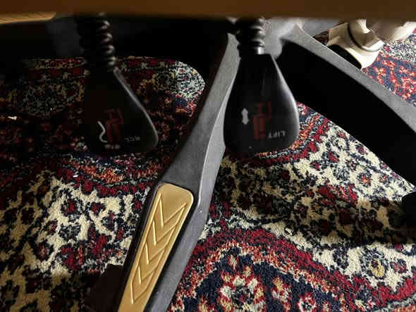 لسلام عليكم
كرسي كيمنك للبيع
مثل ماموضح حالته 
الجك ميشتغل  اما الباقي شغال كلشي مابي 
بي تدليك 
السعر 50 الف و بي مجال 
مكاني( بغداد حي الخضراء )
رقمي ***********
