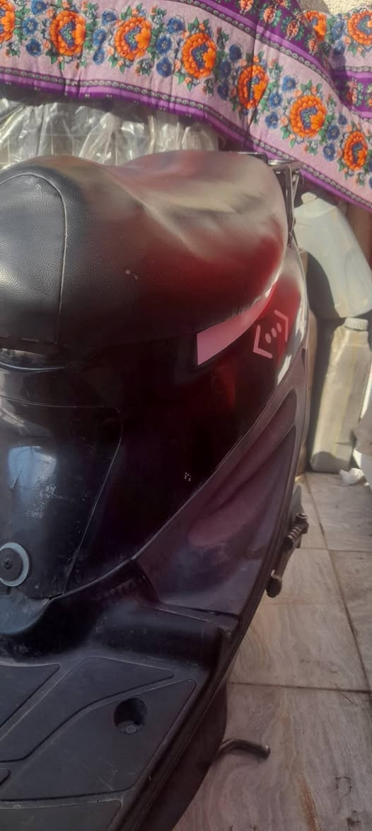 سلام عليكم شباب دراجه🛵 للبيع بيجي ٦٠ دراجه فول🚀 شلعه  دراجه نضيفه بشكللل 

 الدراجه شغاله نص☺️ هندر كهربايات شغاله سلف الباتري ضعيف الله شاهد 🌚

ملاحظه🖤/الدراجه الصالنصه. مالها مزروفه وبيه صوت

السعر ٣٥٠  وبيها مجال حك جيه العنوان 📌

بغداد 📌المنطقه البياع حي العامل اتصل عل رقم ***********
