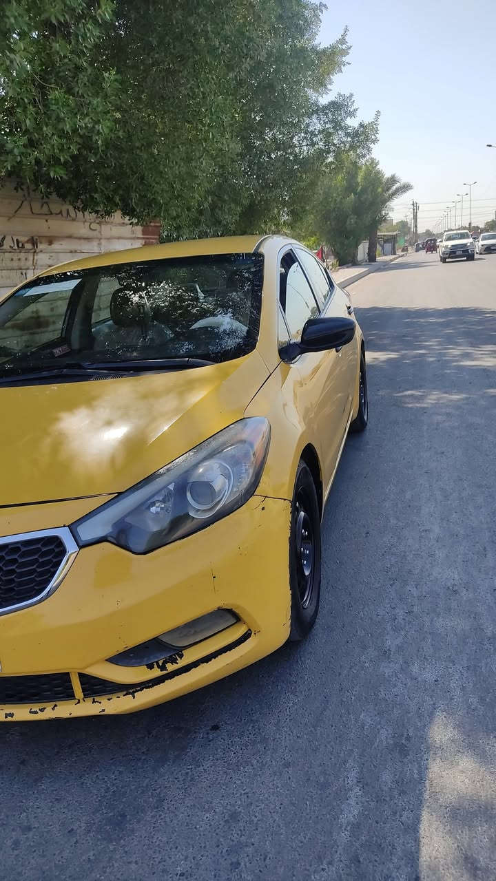 السلام عليكم
لبيع كيا فورتي موديل 15وارد امريكي سياره جديده محرك وكير مكفول صدر امامي وخلفي جديد تخم تأير كوري جديد جواهه سياره جديدة مكاني  بغداد *********** بجم   ضهر كبس
