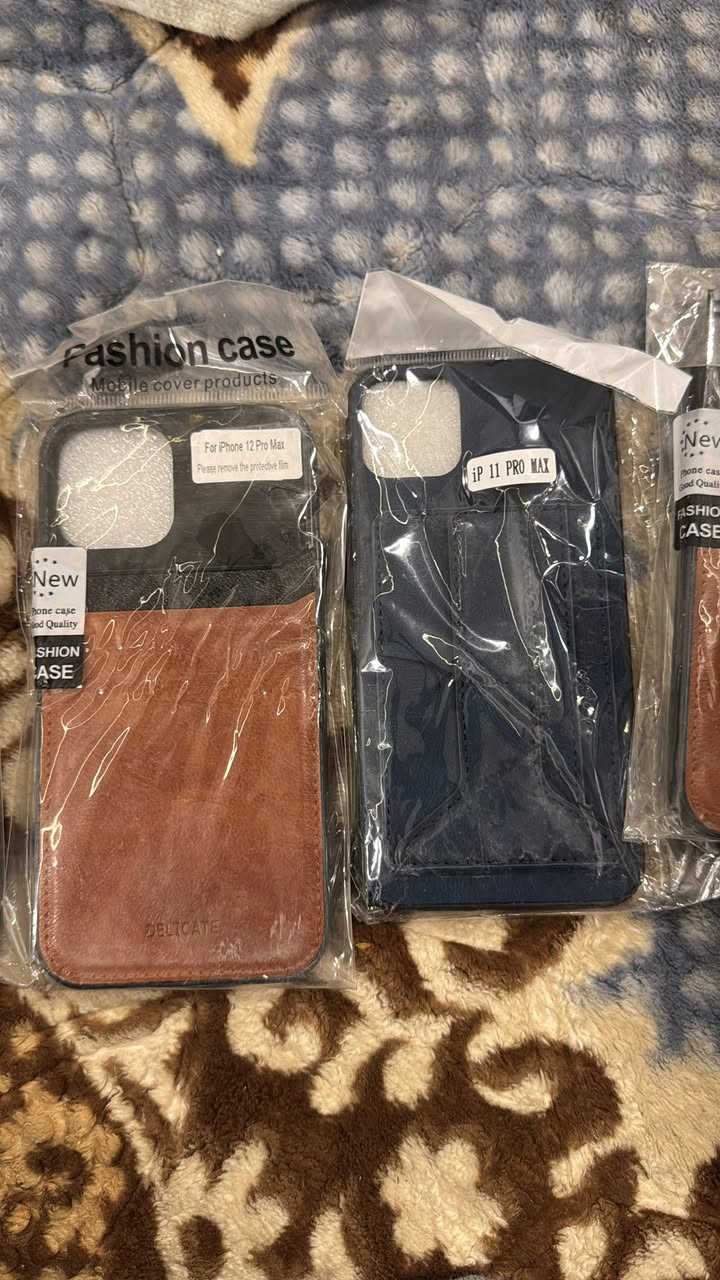 يتوفر شلعت كفرات من 11 عادي إلى
15برو ماكس الكمية 5500 قطعة السعر مليون و200  
***********
