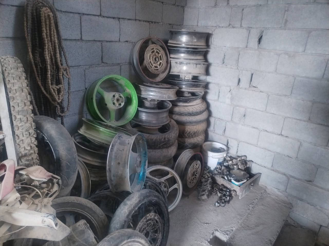 متوفر غراض سيبي فور فيراكو ربع هايسونك دفل 954 هوندا سيبي ٧٥٠ باندا ربع و ٤٠٠ افوراي كلشي موجود اي غراض تحتاج موجود تايرات مال باله نقشه حلوه كلشي موجود رقم *********** او راسلني خاص اتصل بي واتساب مكاني ديالئ بعقوبه يوجد توصيل لكل محافضات
