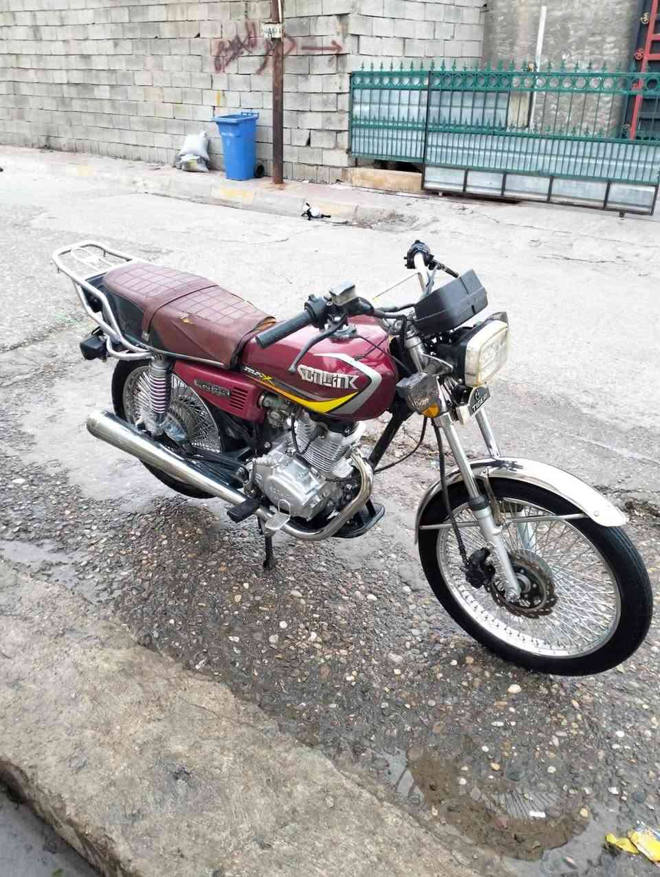 السلام عليكم دراجه للبيع سونك باب اول دراجه كبس قبق فيلس ما مفتوح كل عيب ما بيه كهربايات كامل يشتغل موديل 2023 سعر 490 مكان شراي اتصل عل رقم *********** مكاني حي حجاج
