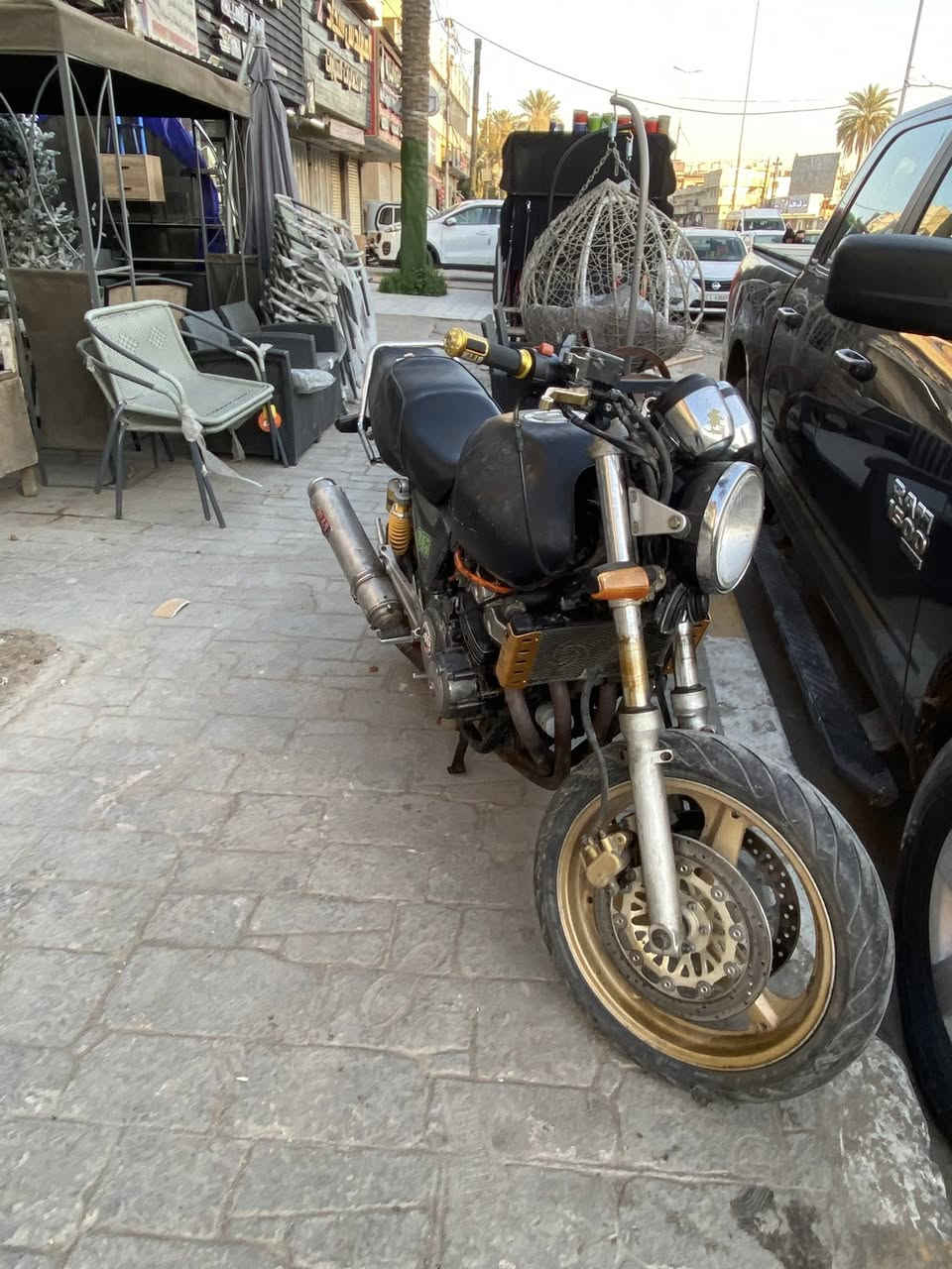 سيبي فور الجيل الأول الدراجه كامله كابريتر بلادي جديد شتريته  محرك نضيف على ضمانتي الدراجه بس كطعت ناريه اكفلكياه من كلشي متلكه مثله سعره واحد و ٢٠٠ ونشالله بيه مجال عنواني بغداد تواصل واتساب ***********
