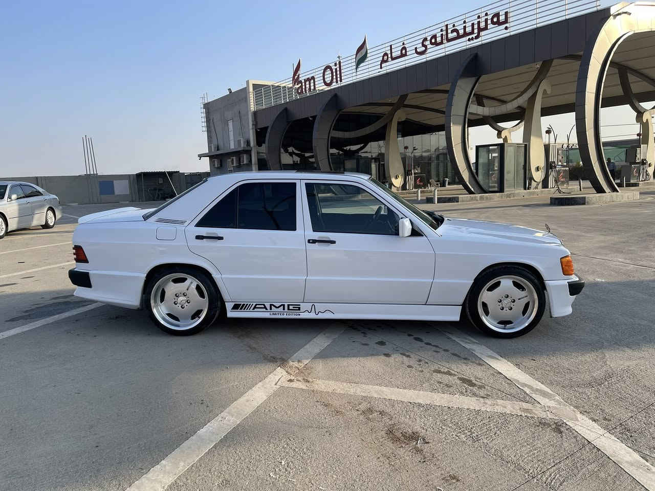 مارسیدس ١٩٠
مەکینە ٣٢٠
مۆدێل ١٩٩٢ 
سڵایت
شاشە ئایپاد 
گێر عاسی
چوار تایەوویلی نوێ
حیزام بۆیاخ بەس بۆ جوانی 
بەشەرتی فیتەر گێر و مەکینە و ئەکسل و تەقەوڕەقە
سەنەوی و ڕەقەم تا ٢٠٣٠ بە ناوی خۆمەوەیە
نرخ : 80 وەرەقە و مەجال
***********
