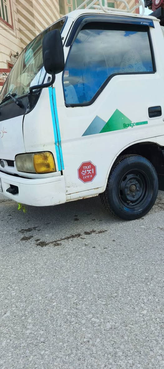 كيا فونتيره موديل ١٩٩٩ سياره جاهزه على الاخير مكينه كير حداديه تخم تاير سياره كبل لشارع تطلع بيه ماناقصه برغي رقم صاحب السياره ‏‪***********‬‏
