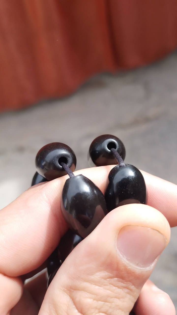 السلام عليــكم
لبيع (  20 الف) بدون عمله رجاءً  عدد حباتها « 33»
  سبحة بـــولستر نجـــفي قديم «عربيد اسود» 
كركوشه شغل يدوي عراقي  #مال_شيوخ
ملاحظه:- « عيبها شاهودها مكسور ملحوم» 
بدون إحراج توصيل ماكو  ( بدون حجز رجاء اخوي ) 
    مكاني  بغداد مدينه الصدر


**إذا كنت صاحب هذا الإعلان وتريد حذفه لأي سبب، رجاءا أرسل رسالة إلى الدعم الفني**