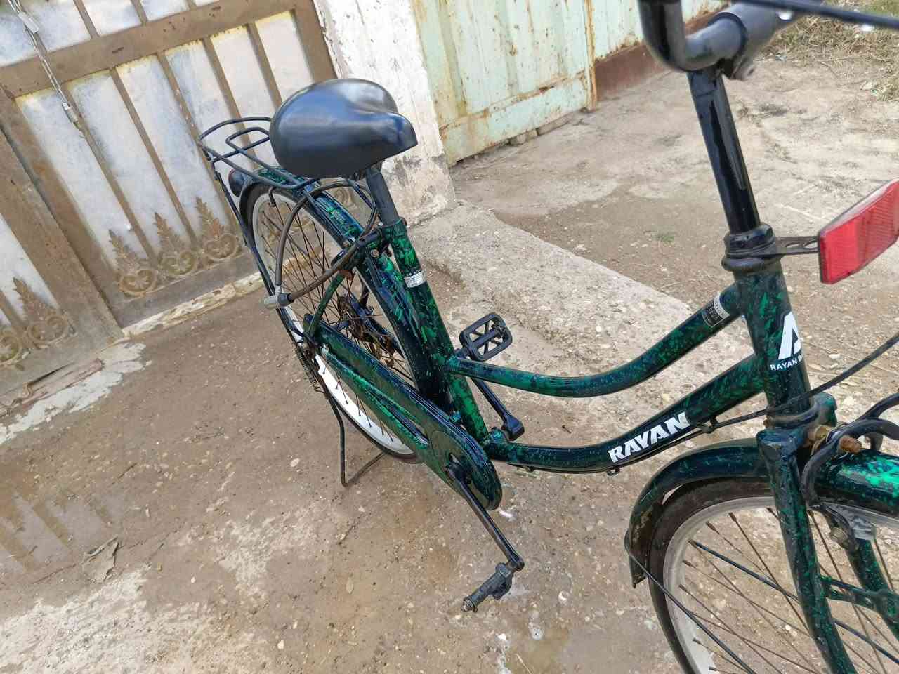 السلام عليكم بايسكل للبيع حجم 26 نضيف بس بي شويه زنجار بل ويل رايده ب120 وبي مجال ومكاني واسط النعمنانيه وهاذ رقمي ***********
