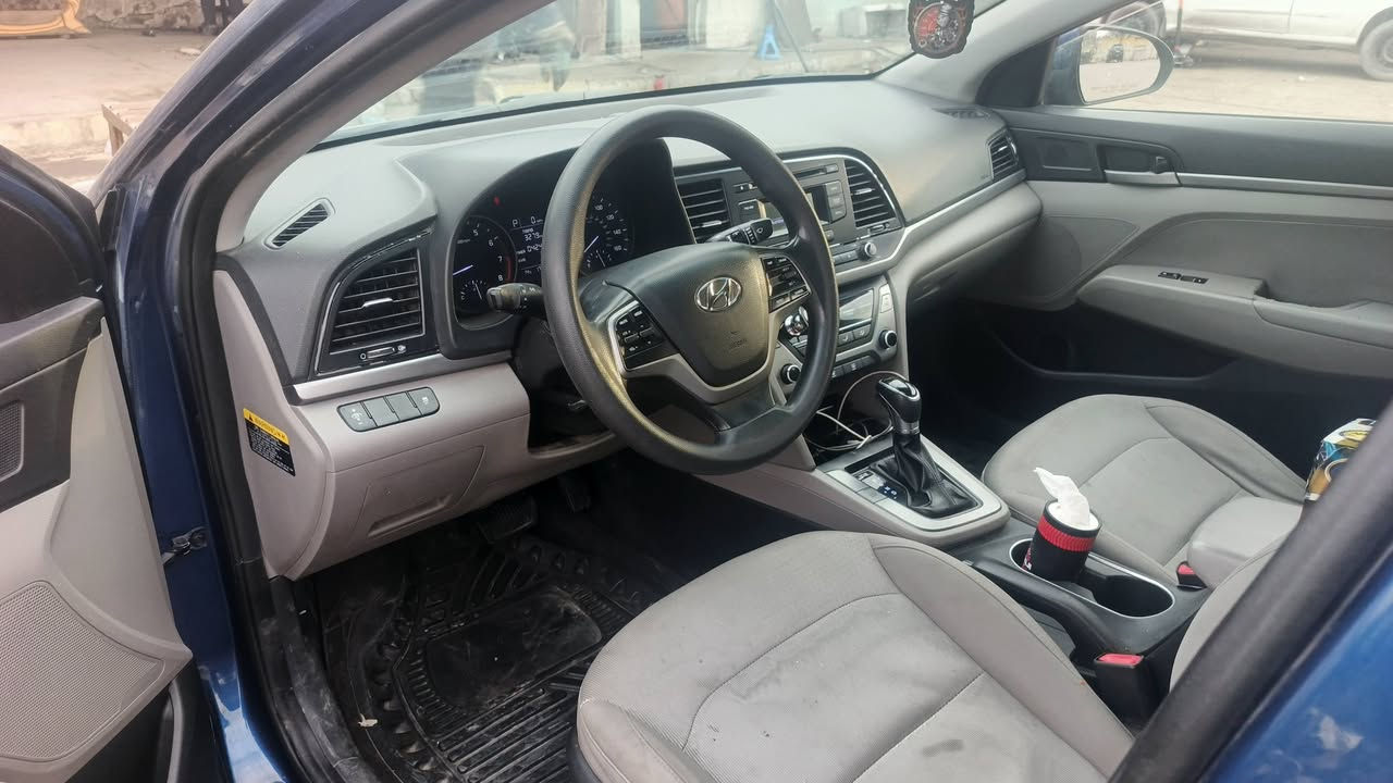 مراوس نيسان صني  فقط 
السلام عليكم النترا ٢٠١٧ أمريكية حادث جاملغ خلفي جهة السايق معمر نفسة بدون ايرباك ليبل واحد فقط قبق الصندوك مبدل وبالعراق حادثها بسيط جهة الصدر بين الجاملغ والباب معمرات سيارة مصبوغة حزام رقم اربيل سنوية منتهية صاحبها بغداد حي العامل تريد وكالة او تحويل 
ماوصفات السيارة  
لايت لد led  شمسي 
ثلاث وضعيات قيادة 
سبورت اقتصادي عادي مانع انزلاق 
اشاير مري 
ماشية ١٧٠ 
سيارة جاهزة محرك ٢٠٠٠ طابوكة جديدة ما تنقص قطرة
 كير بلادي تبريد 
***********  واتساب  مراوس نيسان صني فقط
