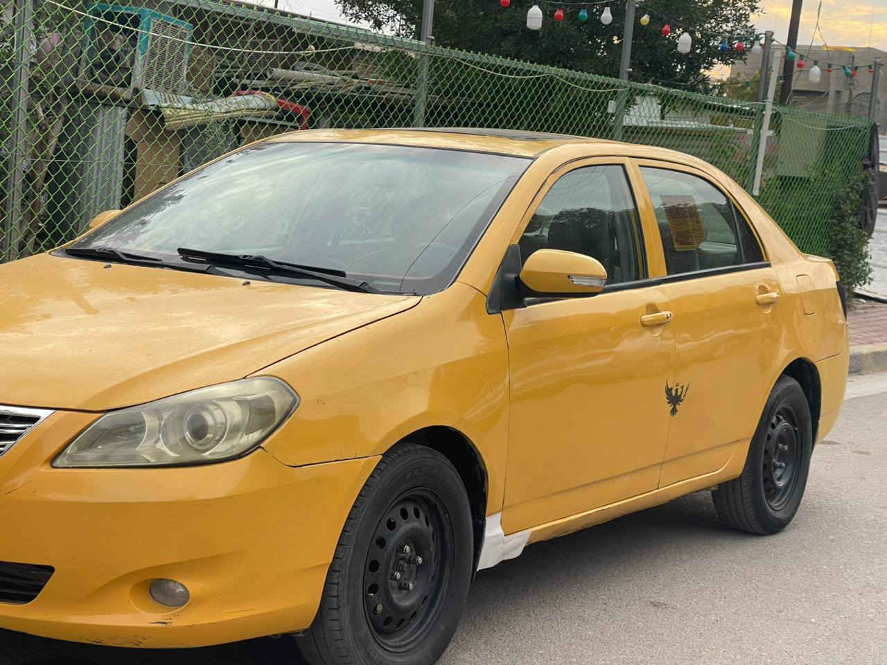 السلام عليكم BYD G3. 2013  كير عادي المرغوب بيهلا هلالات ودوس مصلحات سياره حلوه ونضيف معايزها شي صدر تأيرات تبريد كله شغال ونضيف رقم بغداد سعرها 47 وبيها مجال حك الجيه مكاني بغداد رقمي ***********
