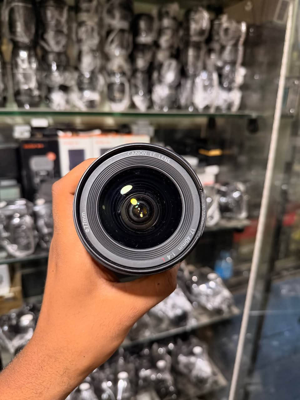 🌟 **عروض مميزة من Zoom Store
علي عدسه  17-40 canon
📷 **حالة العدسة**: ممتازة (زي ما واضح في الصور).  
✅ تشمل الكابات الأمامية والخلفية،

💰 **السعر**: [10 الف] جنيه.

📞 للتواصل: 0⃣1⃣1⃣0⃣0⃣5⃣3⃣4⃣8⃣7⃣3⃣

**لا تفوت الفرصة، احصل على عدستك الآن!** القاهرة, مصر


**إذا كنت صاحب هذا الإعلان وتريد حذفه لأي سبب، رجاءا أرسل رسالة إلى الدعم الفني**
