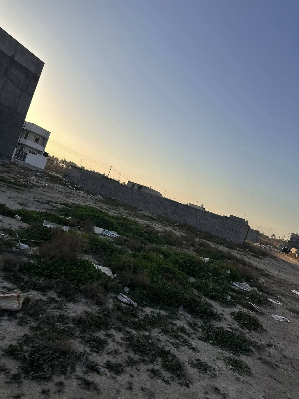 توجد قطعة ارض للبيع في حي الفرات  المساحة 200 متر مربع
في الشارع. الأخير. للمزيد الاتصال على رقم المكتب 
***********
