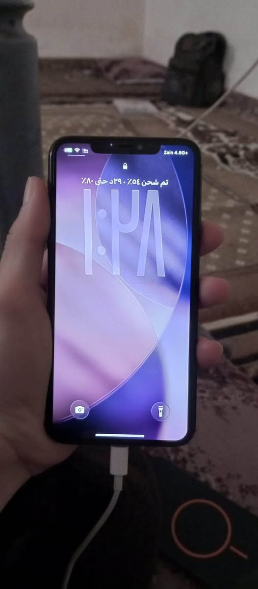 السلام عليكم 
ايفون ١١ بروماكس لون زيتوني الجهاز فول نضافه كامرات صوت شاشه فول مفول دبل سيمكارت يعني خطين  بس مبدل بطاريه اصليه شاشه بلاديه مامبدله بطاريه ١٠٠ انساه بالشحن ابد ميصرف جهاز مال جنيه سعره ٣٥٠ وبي مجال ويرهم مراوس ب سامسونك مكاني الحويجة ومتواجد ب كركوك هم  *********** الحويقة, كركوك
