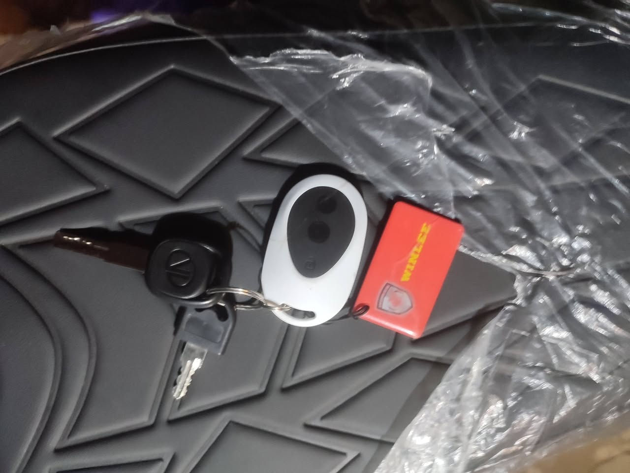 السلام عليكم...
دراجه شحن ( R9 .ابو الجنطة.2026) للبيع...
المكان  ( الشرقاط الساحل السير الطالعة)...
المواصفات + التفاصيل...
1- دراجه شحن ( R9 )...
2 - الفئه ( WINIEE )ونلي...
3 - عدد البطاريات (5 .32انبير الوحده )...
4 - تمشي الشحنه الوحده ( 85 ) كيلو...
5 - السرعه القصوى ( 109)  
9 - السرعه الحقيقيه ( 70)...
10 - قوه الملف( 2000 ) حقيقي... نحاس...
11 - شاشه تحدد ( العطلات )... 
13 - دبل ( اشاره )...
14 - نظام البك ( R ) الرجوع للخلف...
15 - نظام ال ( P ) للوقوف...
16 - دبلات اماميه ( 2 ) هيدروليك دهن...
17 - دبلات خلفيه ( 2 ) غاز...
18 - بريكات امامي و خلفي ( دسك )
19 - ستاند وسطي...
20 - ستناند جانبي...
21 - ستاند ( موبايل )...
23 - مدخل USB... شاحن موبايل
24 - لد امامي ( زنون ) عالي و ناصي...
25- مضاده للمي....
------------------------------- 
الدراجه سريعه و شلعته ( قويه ) 
السعر 600وبي مجال 
للستفسار..***********
