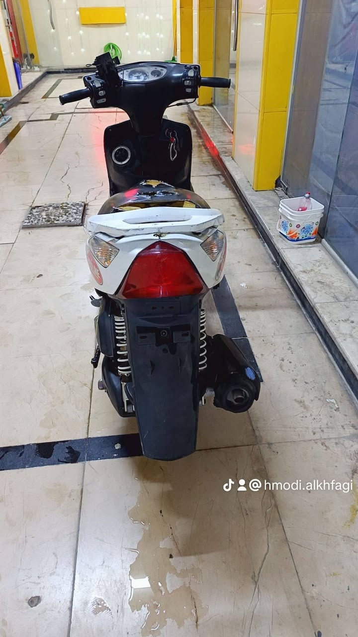 اعيد النشر بسبب الوعود الكاذبة فوكاها يحلفون والله جايك والله الي 😅 السلام عليكم دراجة ماكس ثعلب كابريتر مو نوزل الدراجة نظيفة كلش و ناعمة كلها شغالة مابيها كل نقص كهربائيات تخبل مكينة خير من الله بيع أو مراوس حسب القناعة مكاني بغداد المشتل شارع المطبك *********** السعر 500 وبيها مجال حك الجيه ملاحظة فقط بيها صوت فيلس مكفولة كفالة عامة
