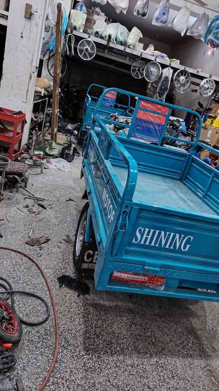 سلام عليكم شباب ستوته للبيع موديل 23 صار لها ساعه من طالع من الوكيل والله العضيم ما ماشيه كيلوين أوراق اصولي  مكاني حله سياحي هذه رقمي ***********
