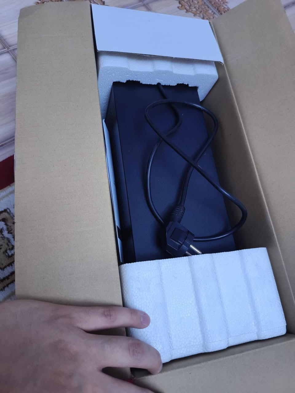 UPS 2000kv 
ستعمال شهرين نظافة مثل ما موجود بصوره 
ب ١٠٠الف وبي مجال ***********
المكان بغداد الغزاليه شراي تفضل خاص وسهله

