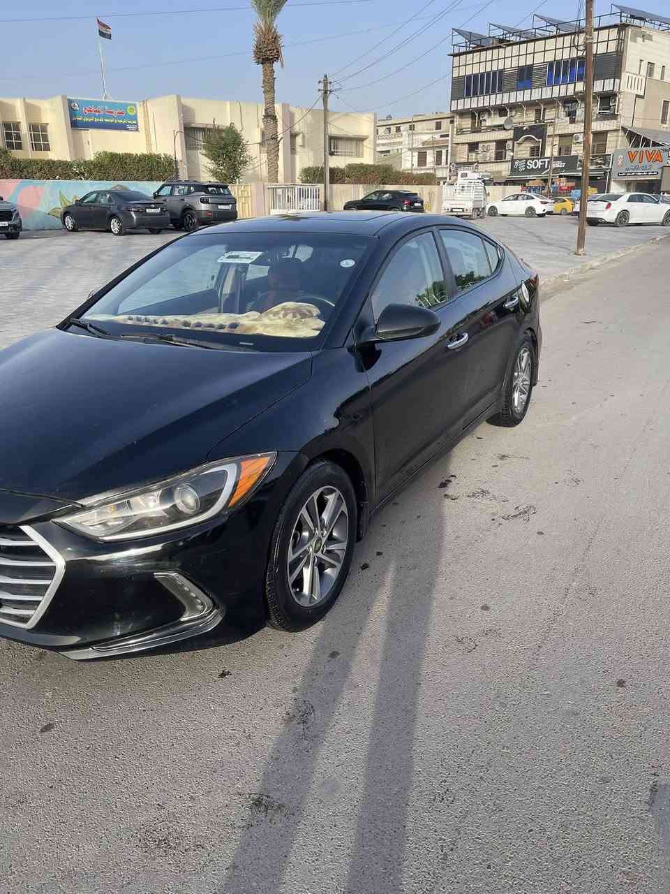 السلام عليكم
هونداي النترا 2018 امريكي
اللون اسود ورقم اربيل الجديد
️ كاميرا خلفية
✔️ حساسات أمامية وخلفية
✔️ بصمة تشغيل (Start/Stop)
✔️ دخول ذكي (Smart Key)
✔️ مثبت سرعة
✔️ مقاعد جلد
✔️ كرسي السائق كهرباء
✔️ تدفئة مقاعد
✔️ فتحة سقف
✔️ نظام ECO للوقود
السياره حادثهة في أمريكا البنيد وباب سايق بدون دواخل 
وبلعراق شخطت البابين وبعدهم ع حالهم
السياره حلوه ونصبتهة حلو دعاميات جديده صدر زين محرك وكير حالتهم زينه
السعر 118وبيهة مجال
مكان حي الجامعه 
الرقم *********** واتس
   رصيد + واتس***********
