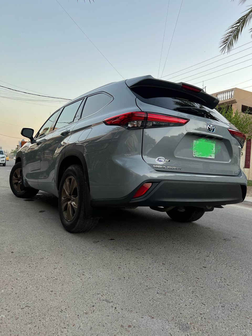 السلام عليكم
(.  تويوتا هايلندر  للبيع.  ) 
موديل 2022  هايبرد XLE
ماشية 29 الف 
اللون اسمنتي 
حادث سطحي  جاملغ وبنيد بدون دواخل 
ارباكات سليمة 
حتى بدنه وراديترات نفسهن بلاديات 
صدر كير محرك تبريد جديد 🆕 

بصمات
سلايد روف
7راكب 
كشنين كهرباء
كشنات تدفئه
كشنات جلد لونين مميز 
سايد بريك بصمه 
اوتو هولد

EV Mood
كشافات ضباب 
صندوك كهرباء ⚡️ 
وبعد هواي مواصفات 
 
السعر 290  
بغداد الغزالية 
 هاتف ☎️ ***********

