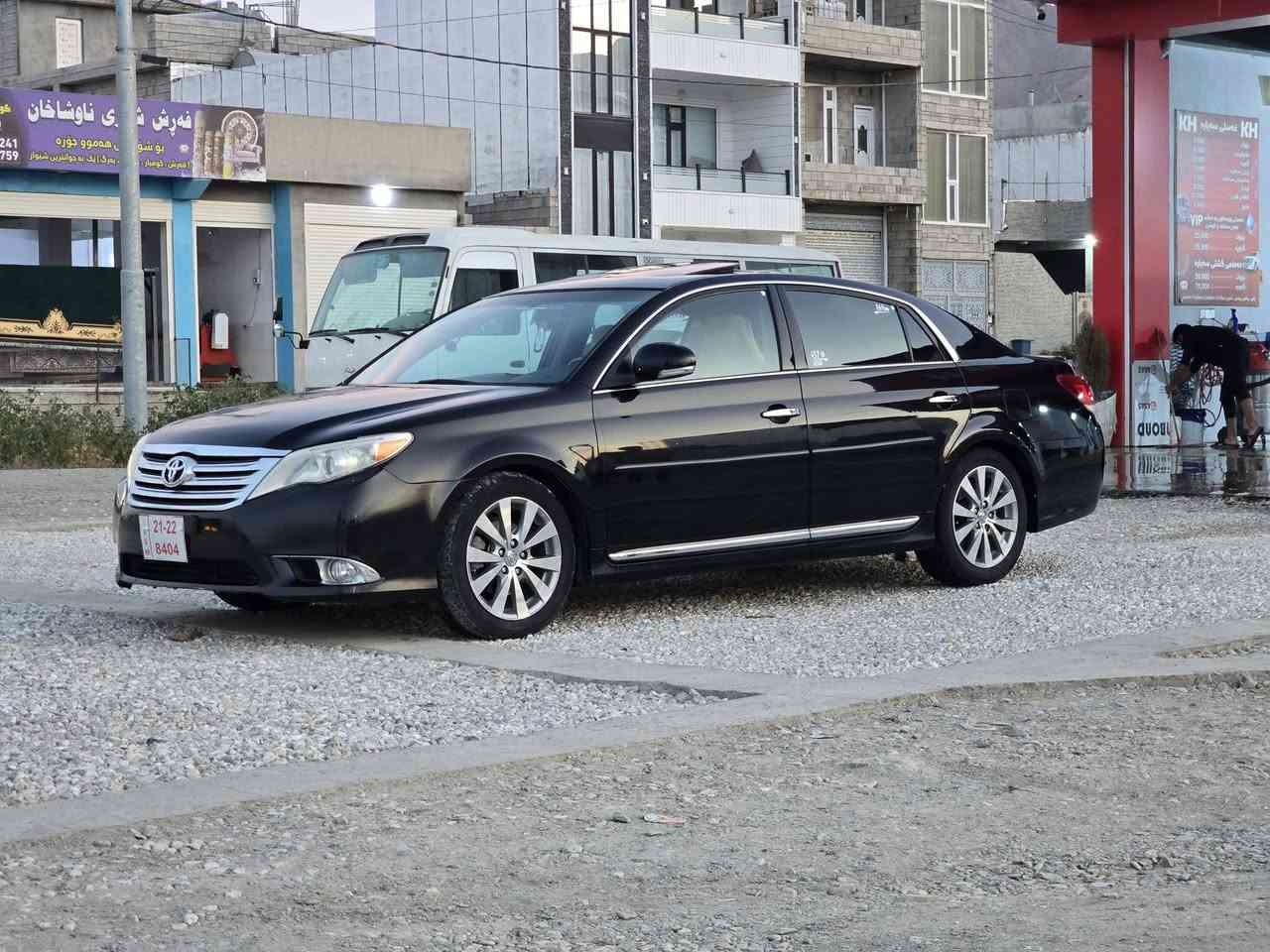 بەناوی خوا

تۆیۆتا ئەڤەلۆن ساخ ساخ 2011 لمیتد
کۆدی ئاسایشی بۆکراوە

قەپات قەپات مواسەفات

کوشن سارد و گەرم
سڵایت
 پێنج بەسمە
سیدی بۆکس
حاسەو کامێرا
تەحدید سورعە
پەردە
ناو ڕەش

سەیارەکە دوو پەڵە بۆیاخی هەیە بێ دەعم و لێدران

هیچ مەسروفێکی تێدا نیە تکایە پرسیاری هیچی مەکە
گشت گیانی لایت بۆ لایت بەشەرت

تەنیا تێل
***********
ڤایبەر واتسئاپ
