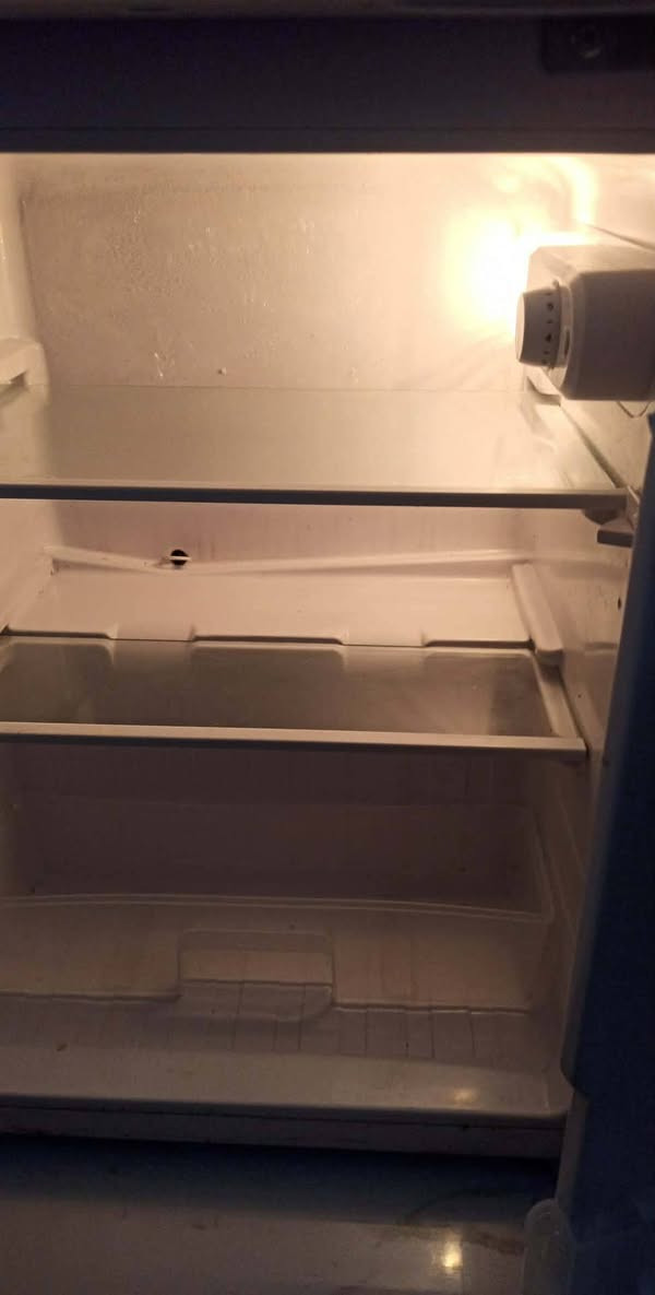 سلام عليكم ثلاجه للبيع نوع كريست
ثلاجه زغيره مال غرفه بعده جديده سعر 100


**إذا كنت صاحب هذا الإعلان وتريد حذفه لأي سبب، رجاءا أرسل رسالة إلى الدعم الفني**