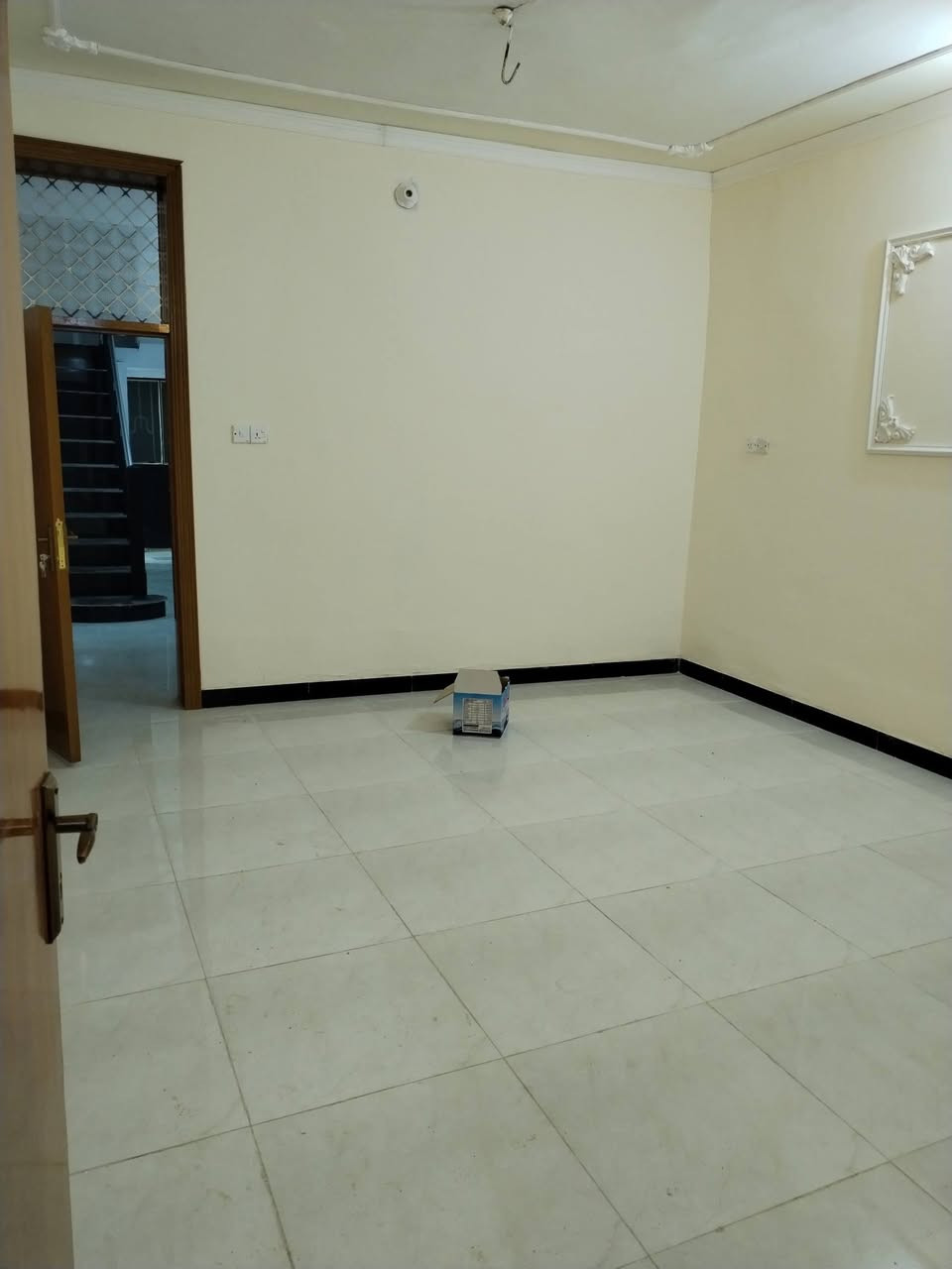 دار طابوا صرف مساحه ٢٢٠متر طابقين ٣غرف نوم مع صاله كبيره هول مجمع صحيات حديقه كراج سياره موقع ممتاز كافه الخدما طويريج حي الشهداء الشارع العريض فرع ٤ تفاصيل على الخاص مكتب حيدر للعقار *********** السعر ١٦٠ مليون مع المجال بسيط
