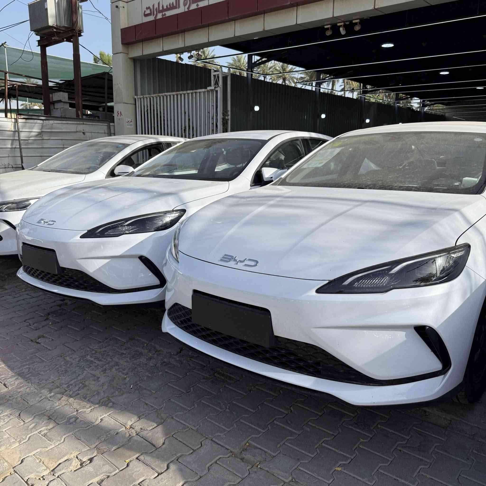 السلام عليكم
متوفر جميع انواع السيارات BYD وبانسب الاسعار يم معرض تاج الملك 

① BYD Seal 5
🚘 نوع السيارة: سيدان هجينة (هايبرد Plug-in)
🔋 المحرك: 1.5 لتر + محرك كهربائي
⚡ القوة: من 177 إلى 197 حصان
⛽ صرفية البنزين: تقريباً 3.8 لتر لكل 100 كم
🔌 مدى الكهرباء: من 55 إلى 120 كم حسب الفئة
📱 شاشة كبيرة دوارة 
🛞 دفع أمامي
💺 5
دسترويل BYD Destroyer 05
🚘 تعتبر نفس الـ Seal 5 لكن باسم مختلف ببعض الدول
🔋 بطارية Blade Battery الآمنة
⚡ قوة تصل إلى 197 حصان
🏎️ تسارع ممتاز وثبات جيد
📏 الطول: 4780 ملم
🛞 جنوط رياضية وشكل شبابي
📲 شاشة 12.8 أو 15.6 إنج
⛽ اقتصادية جداً بالوقود

 مرقم وكامل سنوية ولوحة داخل ابيض ③ BYD Qin Plus
🚘 سيدان فخمة واقتصادية
🔋 نظام DM-i الهجين من BYD
⚡ قوة تقريباً 180–197 حصان
⛽ صرفية ممتازة جداً
🧠 أنظمة ذكية ومساعد قيادة
📱 شاشة حديثة وتحكم كامل
💺 داخلية مريحة وفخمة

📍عنوان المعرض بغداد الكريعات معرض تاج الملك مقابل كلية القانون شارع الوقف السني 
📞 للاستفسار الاتصال على الرقم *********** 
***********
