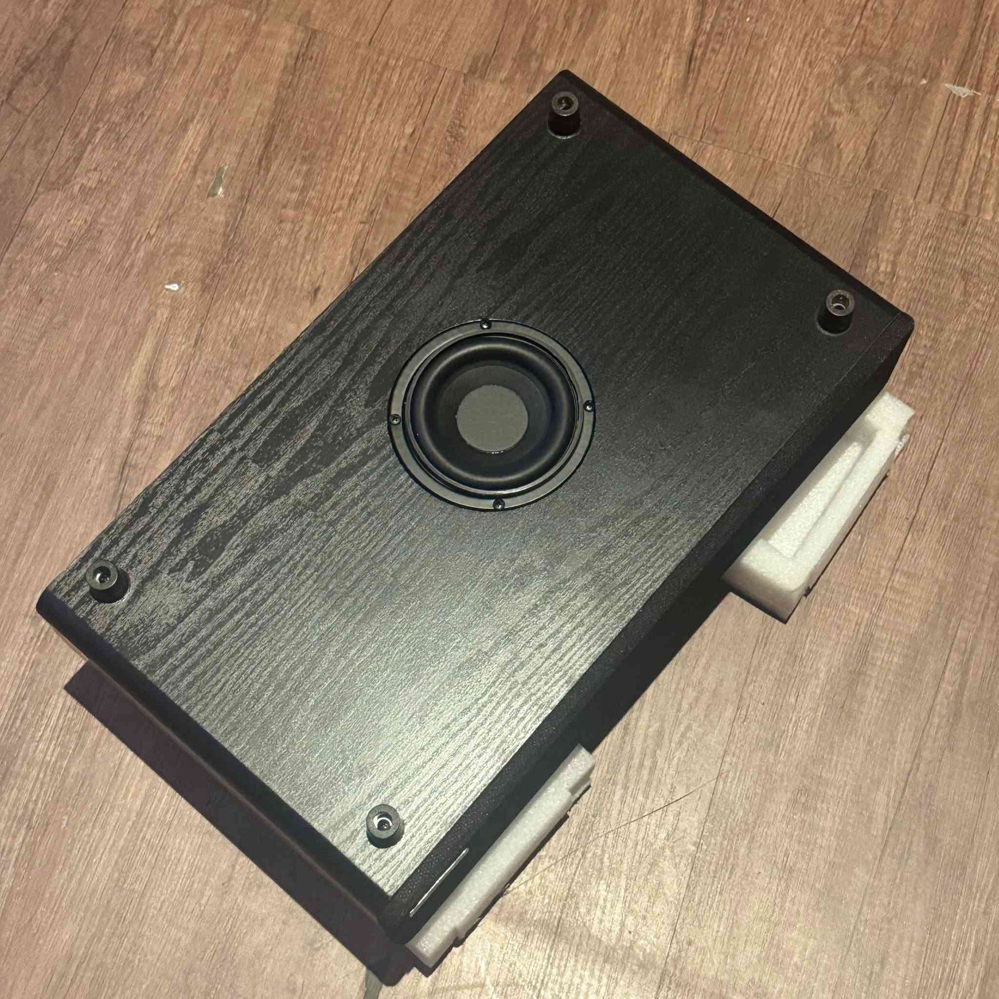 سلام عليكم 
مضخم صوت تلفزيوني بقوة 200 واط 
بنضام TV BOX مدمج 
يحتوي على مايكات اثنين بلوتوث بقية التفاصيل والمواصفات بصور


**إذا كنت صاحب هذا الإعلان وتريد حذفه لأي سبب، رجاءا أرسل رسالة إلى الدعم الفني**