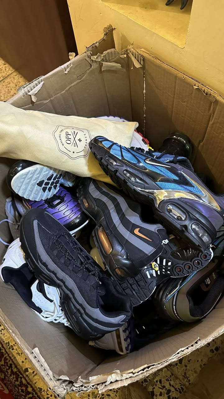 شلعه احذيه
٨١ لو ٨٢ قطعه 
اني بايعلك ٨٠ قطعه 
شكد يطلع زايد بل عافيه 
القطعه ب ١٨ ونص قفل سعر بيع وسعر مناسب 
نايكات متنوعه جوردنات اديداس والخ 
استفسار اكثر خاص او 
***********
