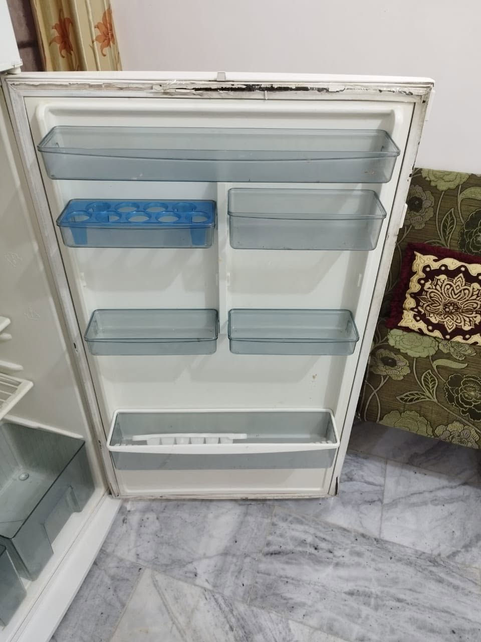 ثلاجة شغالة ماطور مامفتوح فقط لاستيك الباب تعبان


**إذا كنت صاحب هذا الإعلان وتريد حذفه لأي سبب، رجاءا أرسل رسالة إلى الدعم الفني**