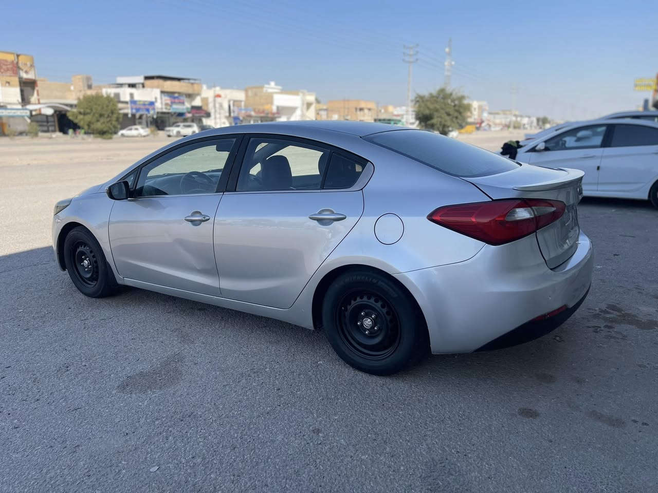 السلام عليكم ورحمة الله
كيا سيراتو خليجي 

موديل 2013 

حجم المحرك 1600 دوش مكفول شرط الفحص 

السياره فول مواصفات للاخير VIP 

بيها صبغ عام لكن السياره مكفوله كفاله عامه من ضربه حادث كص تفحص وين ميعجبك شرط البجم مامفتوح بي برغي الحوض التكم القماره كله مكفول 

سبب الصبغ جراد ونصبغت للجماليه 

السياره جاهزه كير محرك كفاله  تبريد بداية الصيف الراح سويته منضومه كامله فريز راديتر كمبريسر 
حدادية 80% 

رقم قادسية دولي بأسمي مشروع وطني اي وقت واي مكان حاضر للتحويل سنويه جديده 2028 

السعر  105

مكان السياره النجف الاشرف اي استفسار هاي ارقامي

***********
***********
